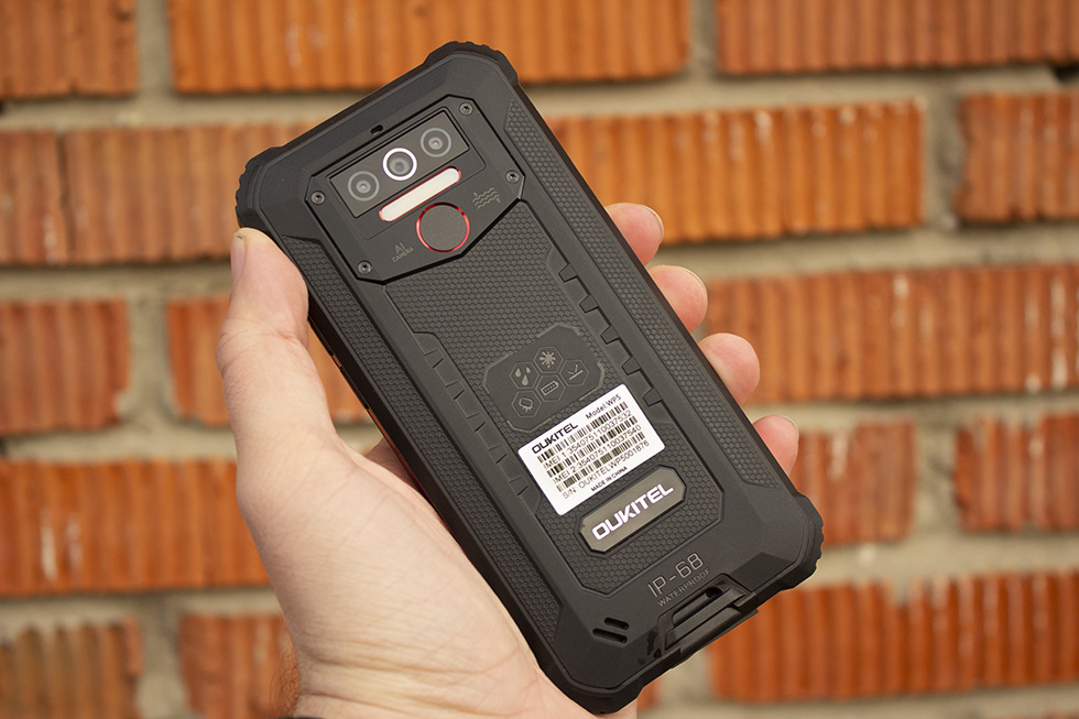 Смартфон Oukitel WP5 с защитой от воды.