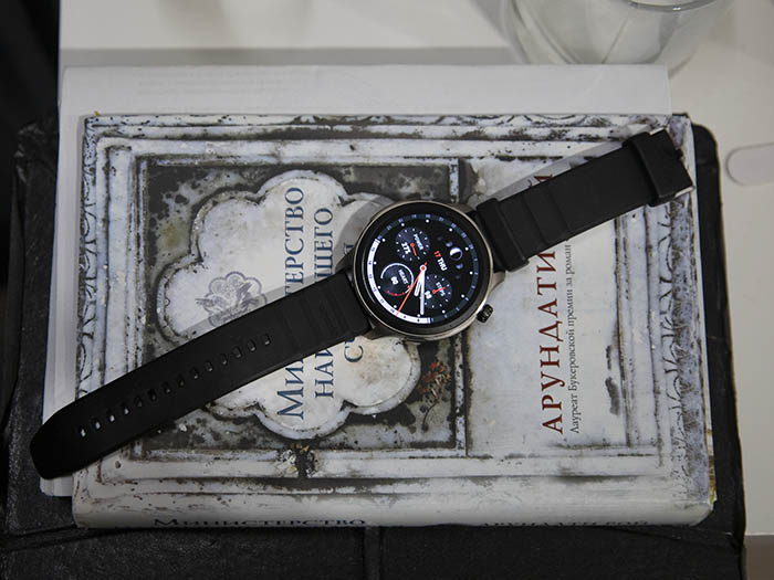 Умные часы Amazfit GTR 4