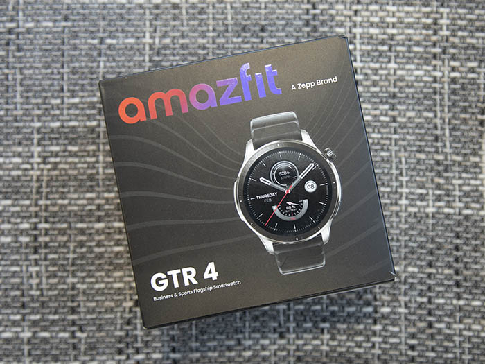 Умные часы Amazfit GTR 4