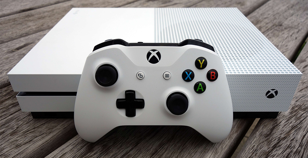 Microsoft Xbox One S - приставка 2016 года с поддержкой 4К и HDR.