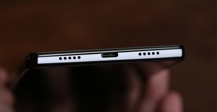 Нижний торец Xiaomi Mi MIX.