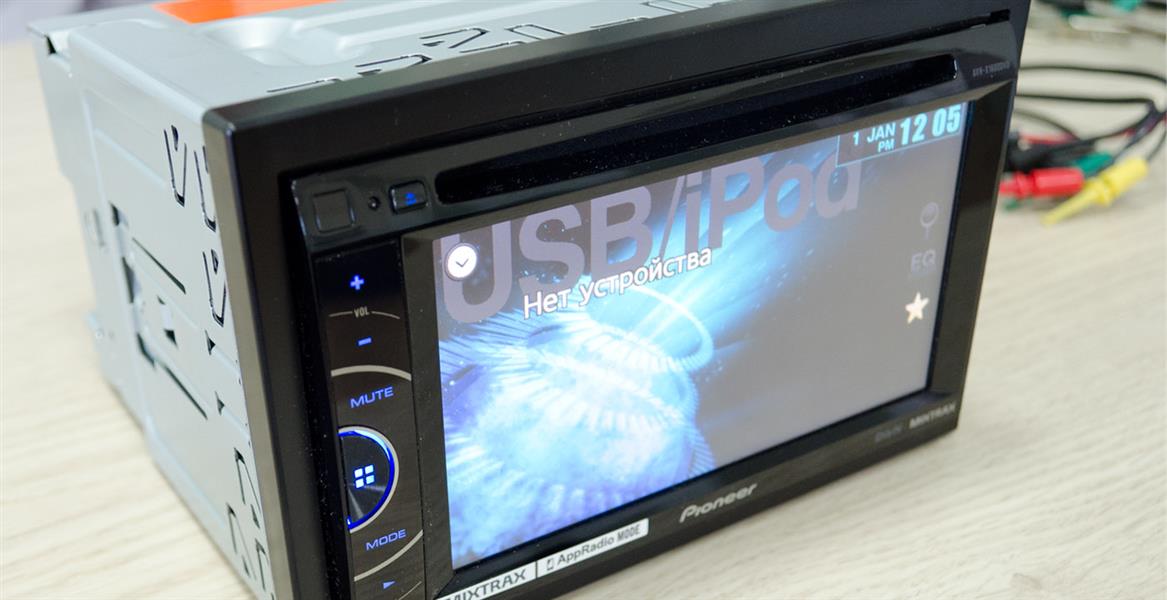 Сенсорная магнитола. Pioneer AVH 1600 2din. Магнитола Пионер 2 Дин AVH 1600 DVD. Магнитола Pioneer 2 din сенсорная. Магнитола Пионер Митракс 2 Дин.