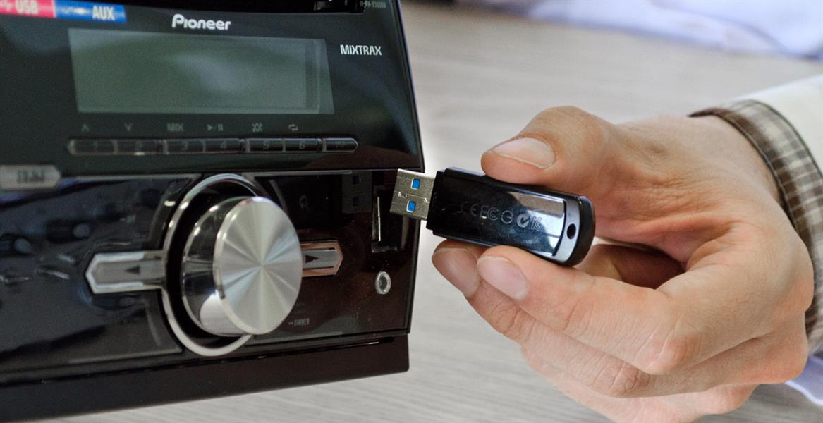 USB-порт вынесен на лицевую панель