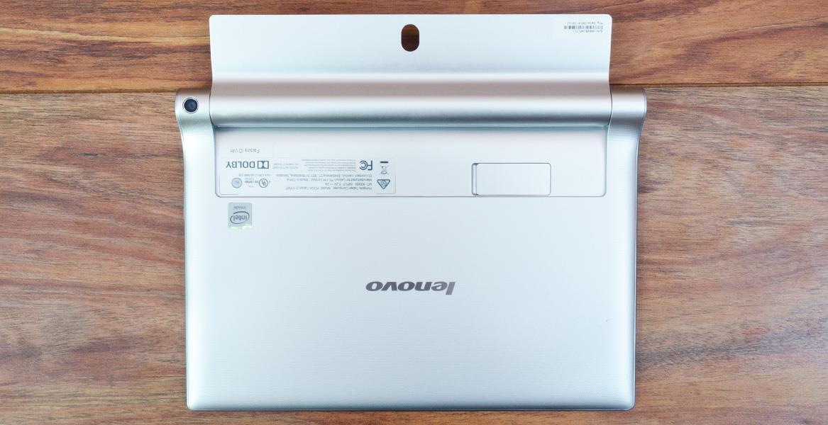 С таким отверстием в подставке, Lenovo Yoga Tablet 2 10 можно подвесить на крючок