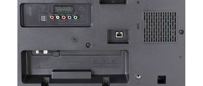 Порты телевизора Sony KDL-40W705C располагаются довольно необычно