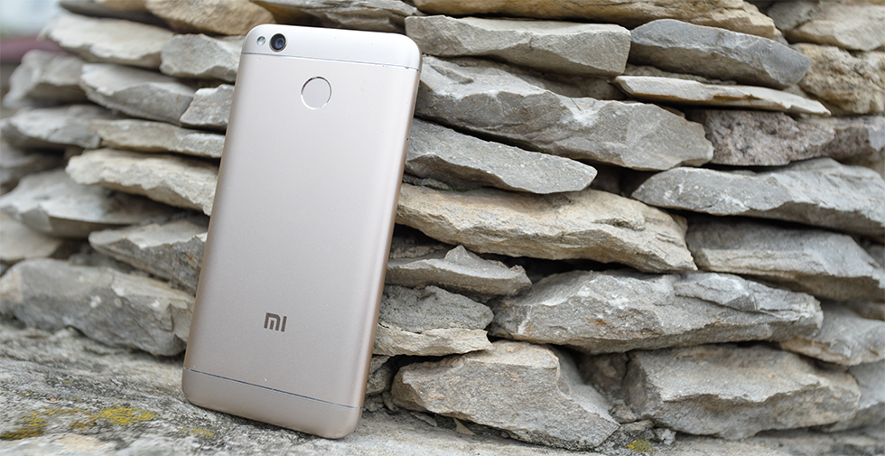 Задняя панель смартфона Xiaomi Redmi 4X.