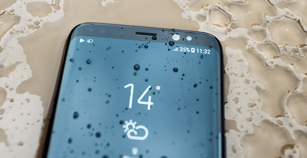 Динамик, камера и датчик освещения Samsung Galaxy S8.