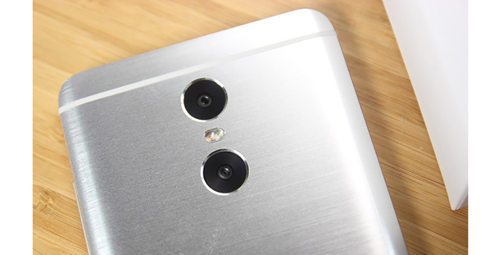 У Xiaomi Redmi Pro две камеры на спинке, но это не значит, что он стал снимать в два раза лучше.