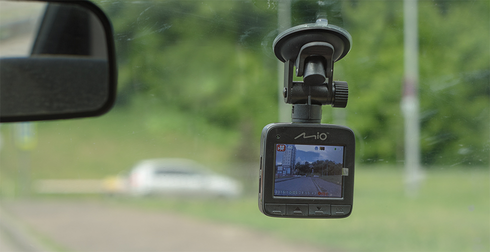 Mio MiVue C300 - бюджетный видеорегистратор.