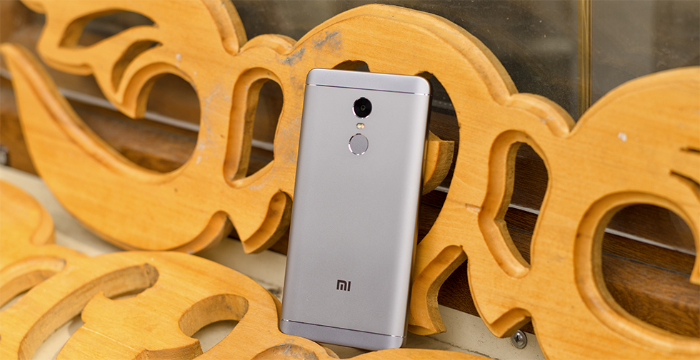 Задняя панель телефона Xiaomi Redmi Note 4X.
