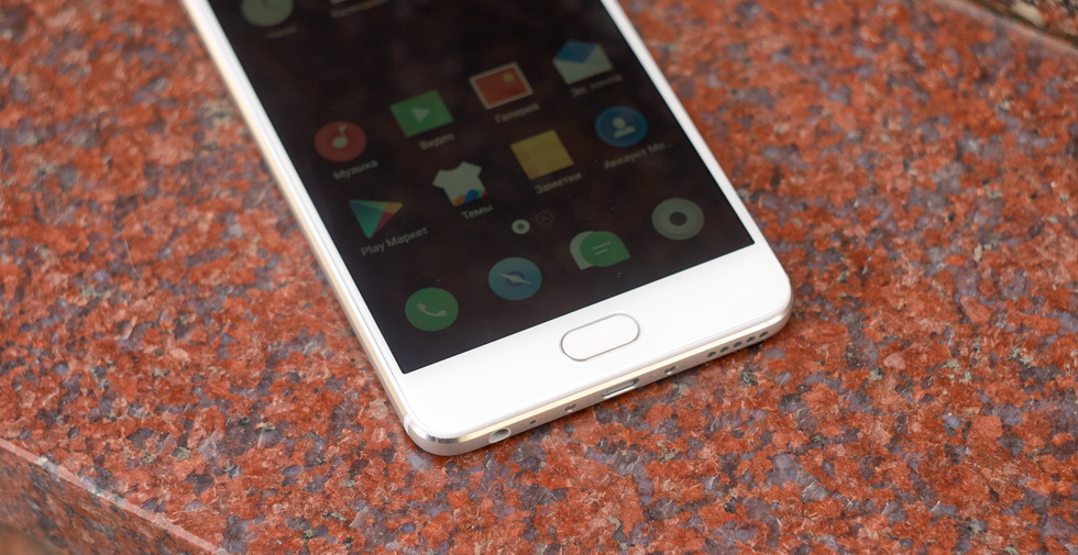 Meizu M6 Note получил единственную кнопку со сканером отпечатков.