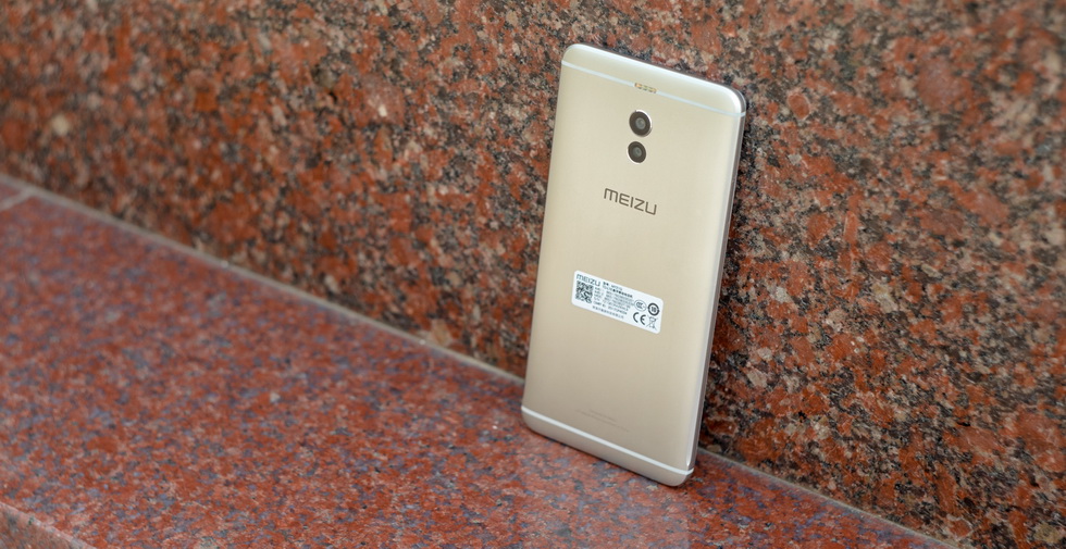 Задняя панель Meizu M6 Note.
