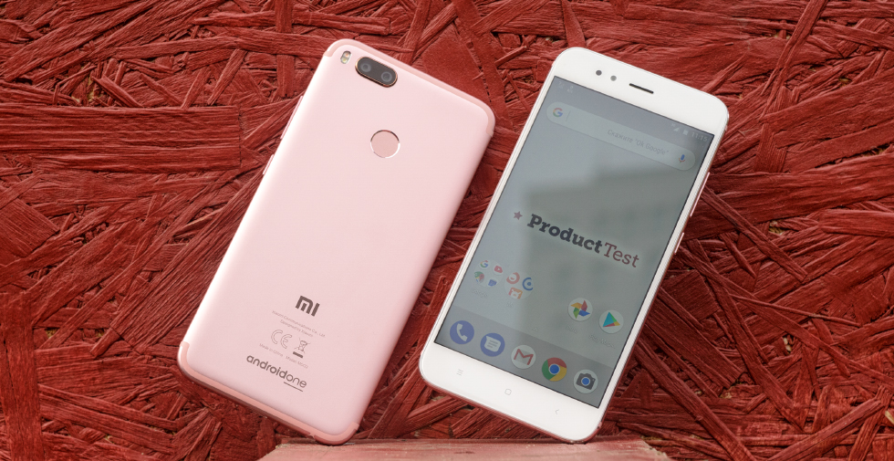 Xiaomi Mi A1 — 5,5-дюймовый смартфон на чистом Андроиде.