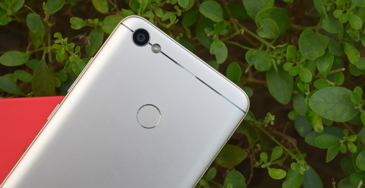 Главная камера Xiaomi Redmi Y1 - фронтальная, а не тыльная.