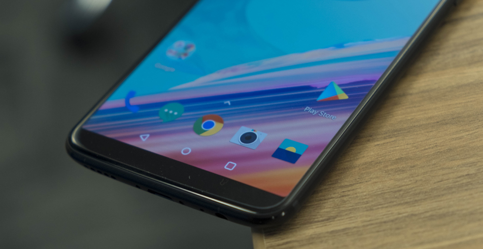 Сенсорные клавиши управления на OnePlus 5T.