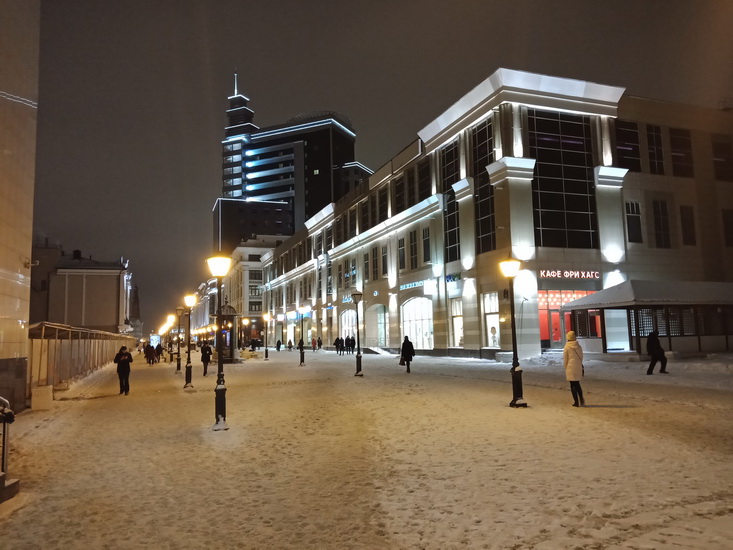 Вечернее фото, снятое на камеру Oppo F5.
