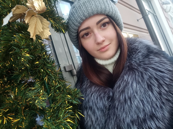 Уличное селфи, снятое на камеру Oppo F5.