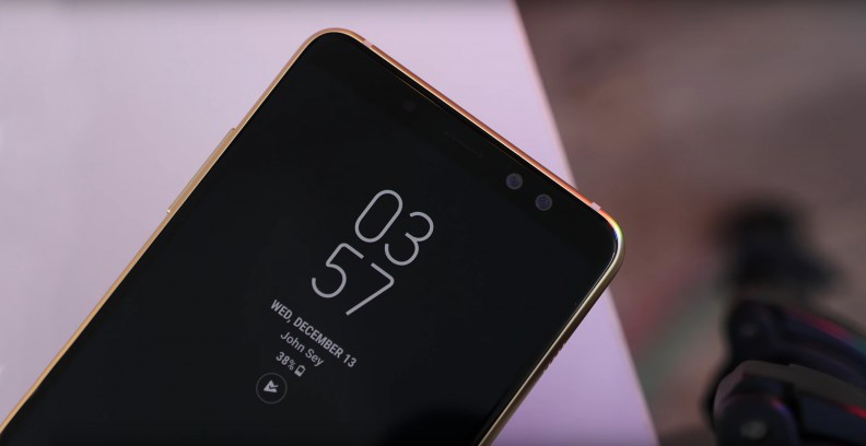 Samsung Galaxy A8 (2018) все-таки получил рамки по бокам, но тонкие.