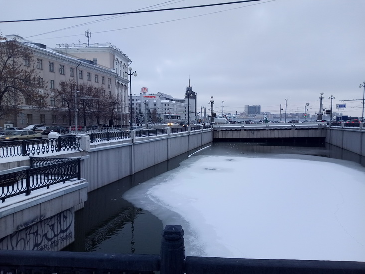 Улица, снятая на камеру Huawei Honor 6C Pro.