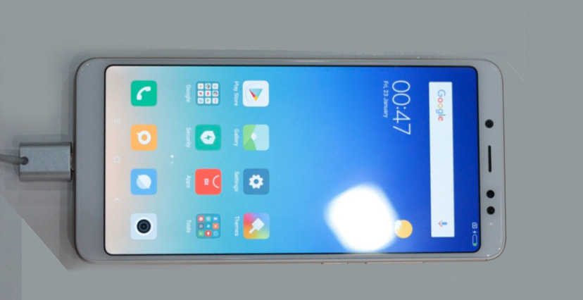 Большой, вытянутый экран Xiaomi Redmi Note 5 Pro.