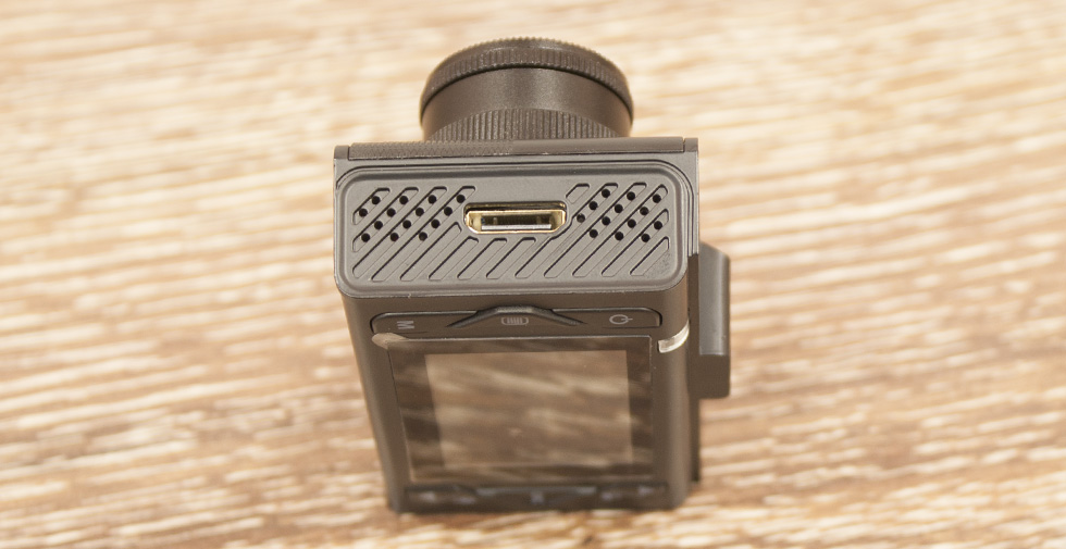 HDMI разъем на Neoline Wide S31.