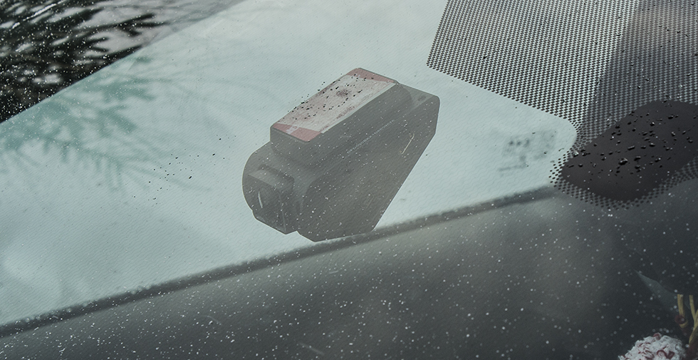 Digma Free Drive 500 на стекле.