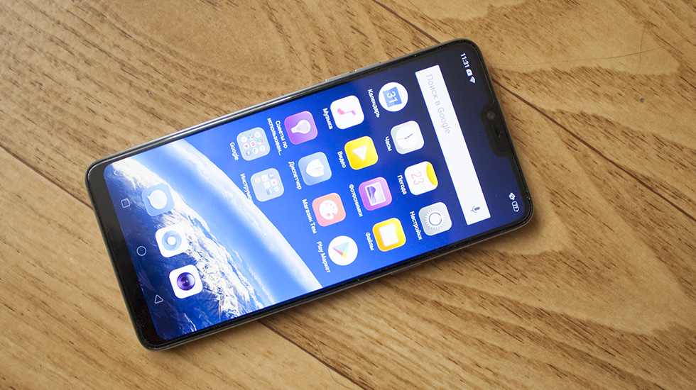 6.2-дюймовый экран Oppo F7 с вырезом сверху.