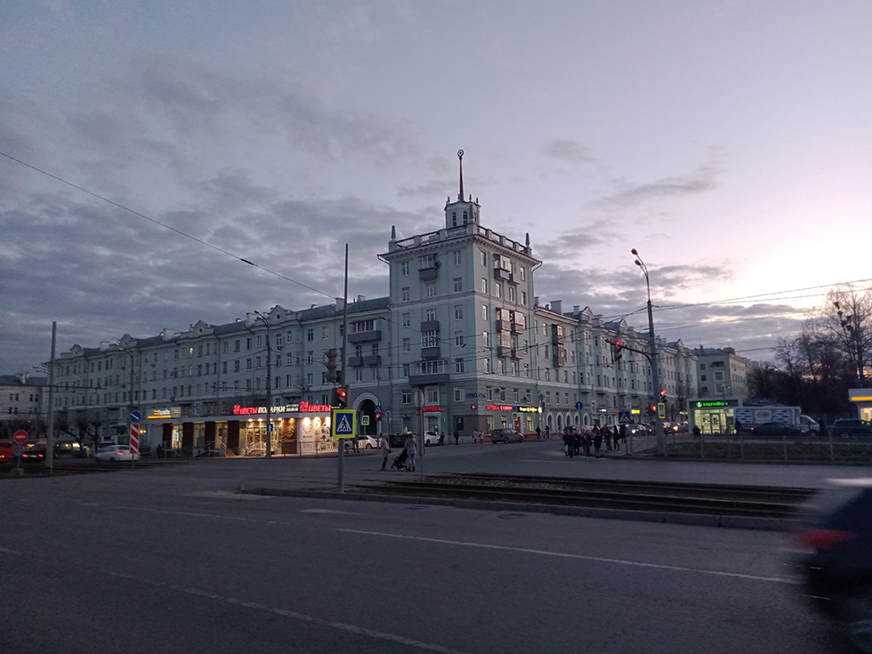 Вечернее фото на OPPO A5s.