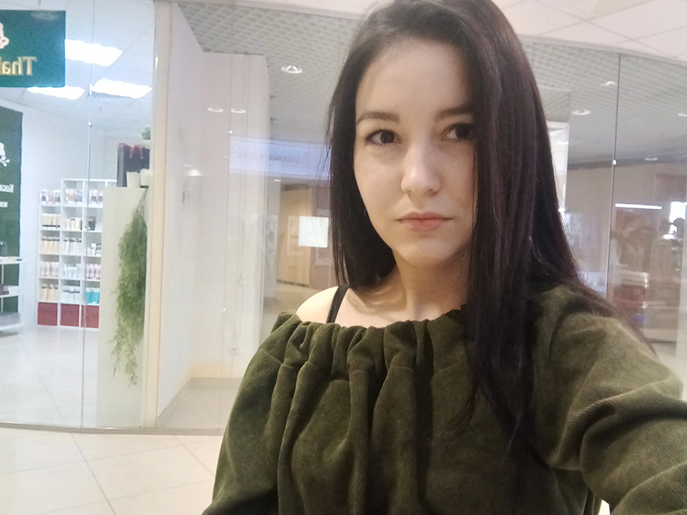 Селфи на камеру OPPO A5s.