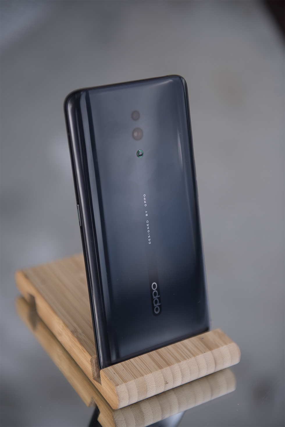 Смартфон OPPO Reno.